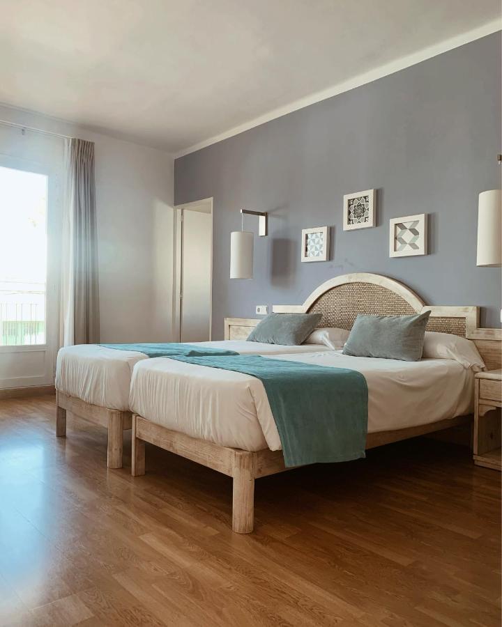 Hostal Hpc Porto Colom Екстериор снимка