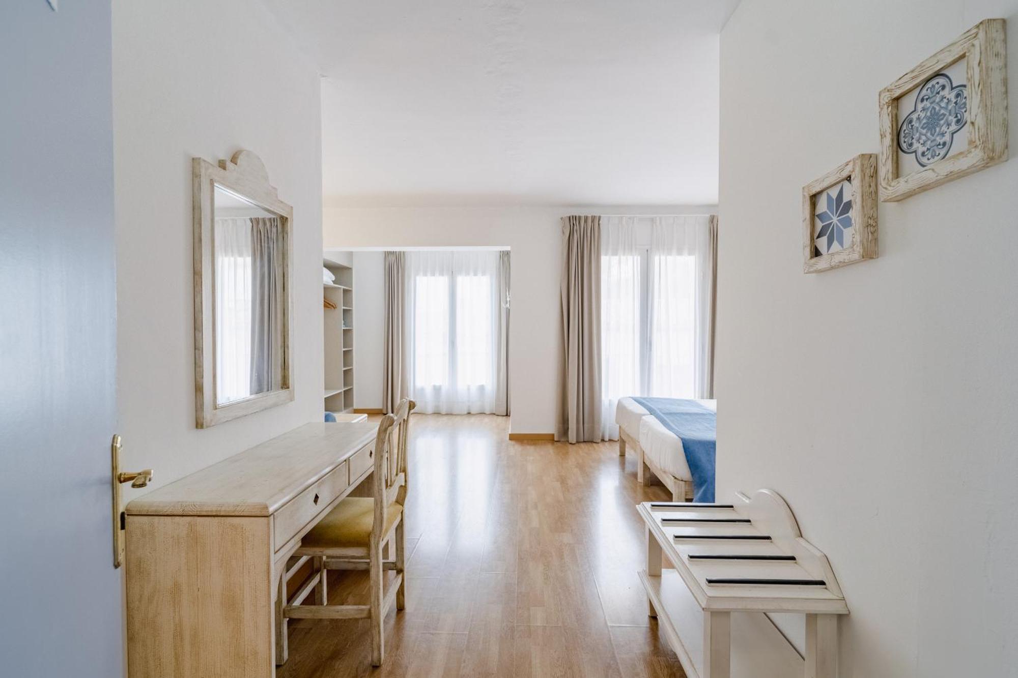 Hostal Hpc Porto Colom Екстериор снимка