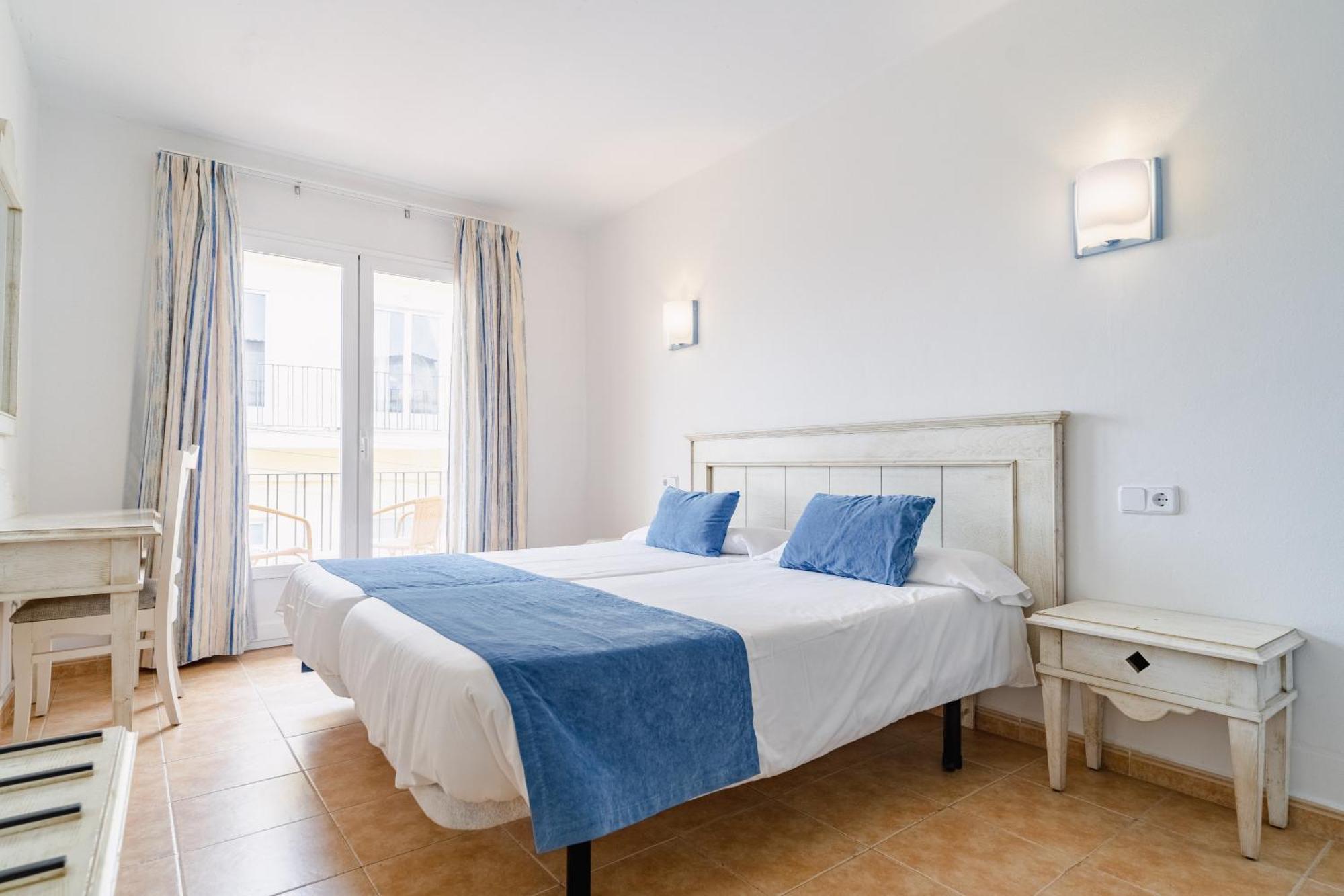 Hostal Hpc Porto Colom Екстериор снимка