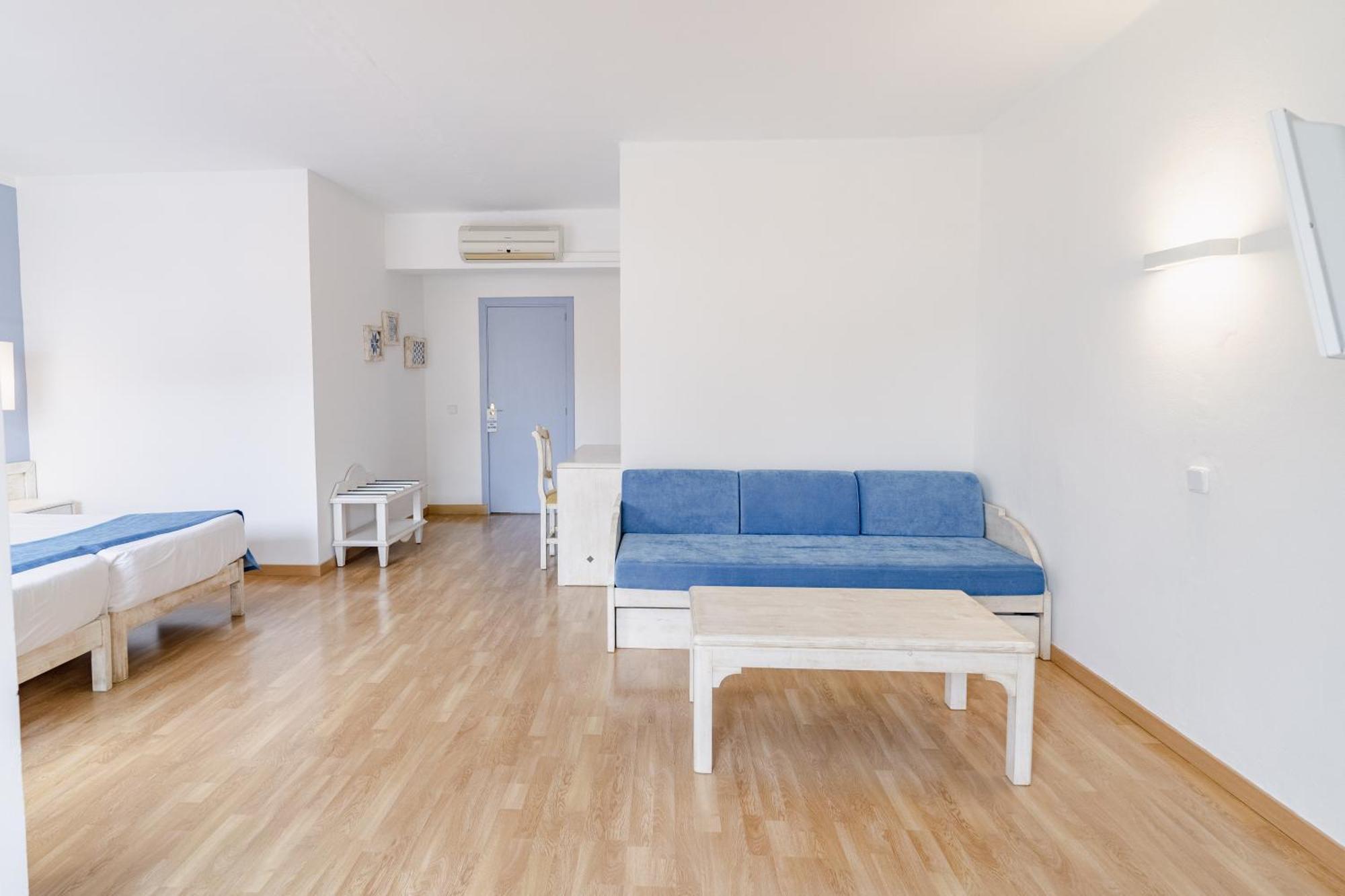 Hostal Hpc Porto Colom Екстериор снимка