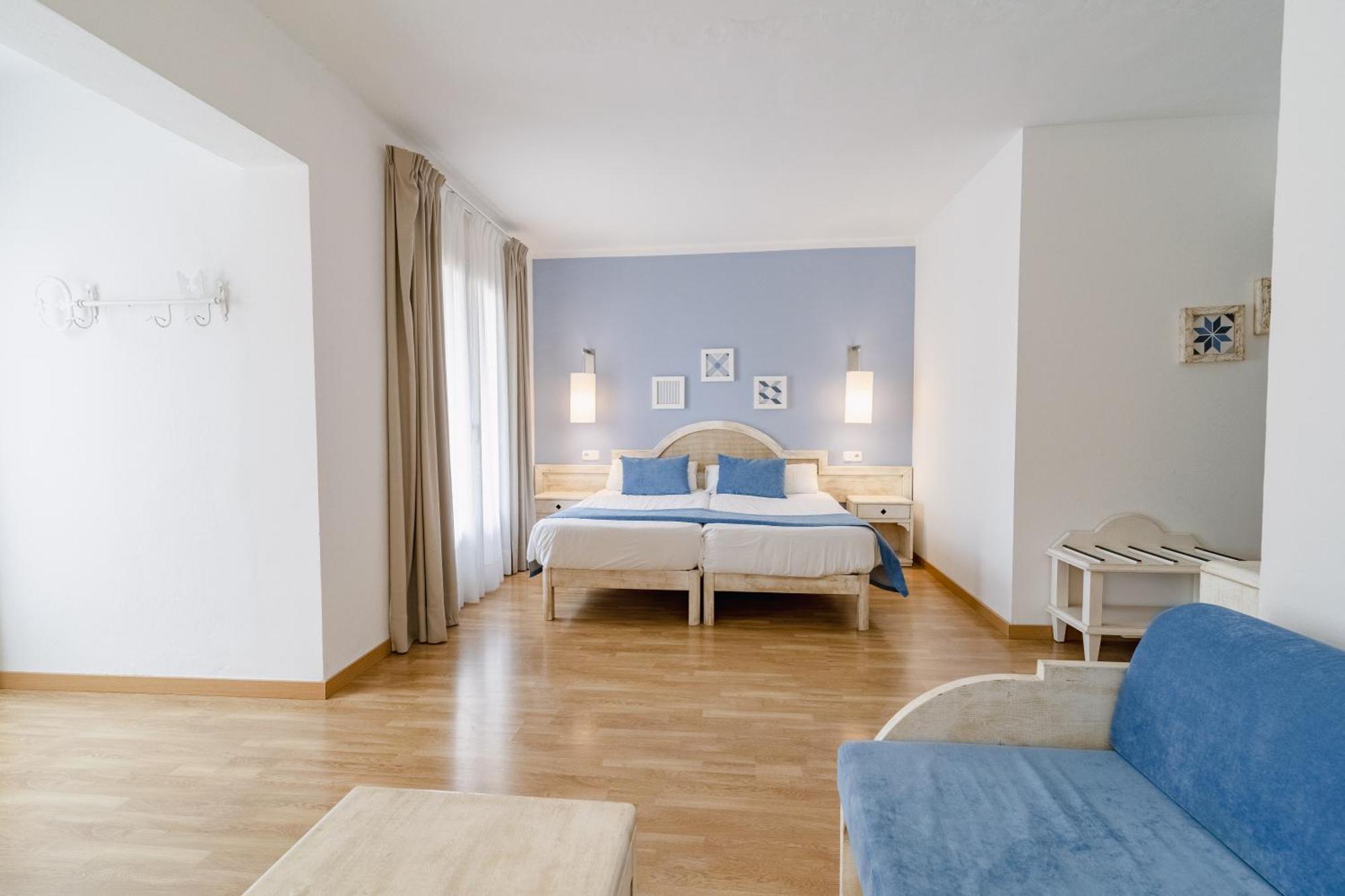 Hostal Hpc Porto Colom Екстериор снимка