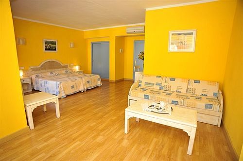 Hostal Hpc Porto Colom Екстериор снимка