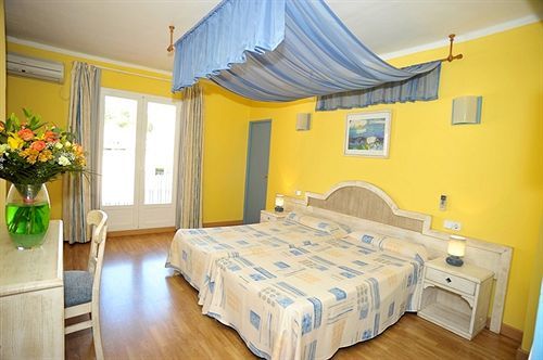 Hostal Hpc Porto Colom Екстериор снимка